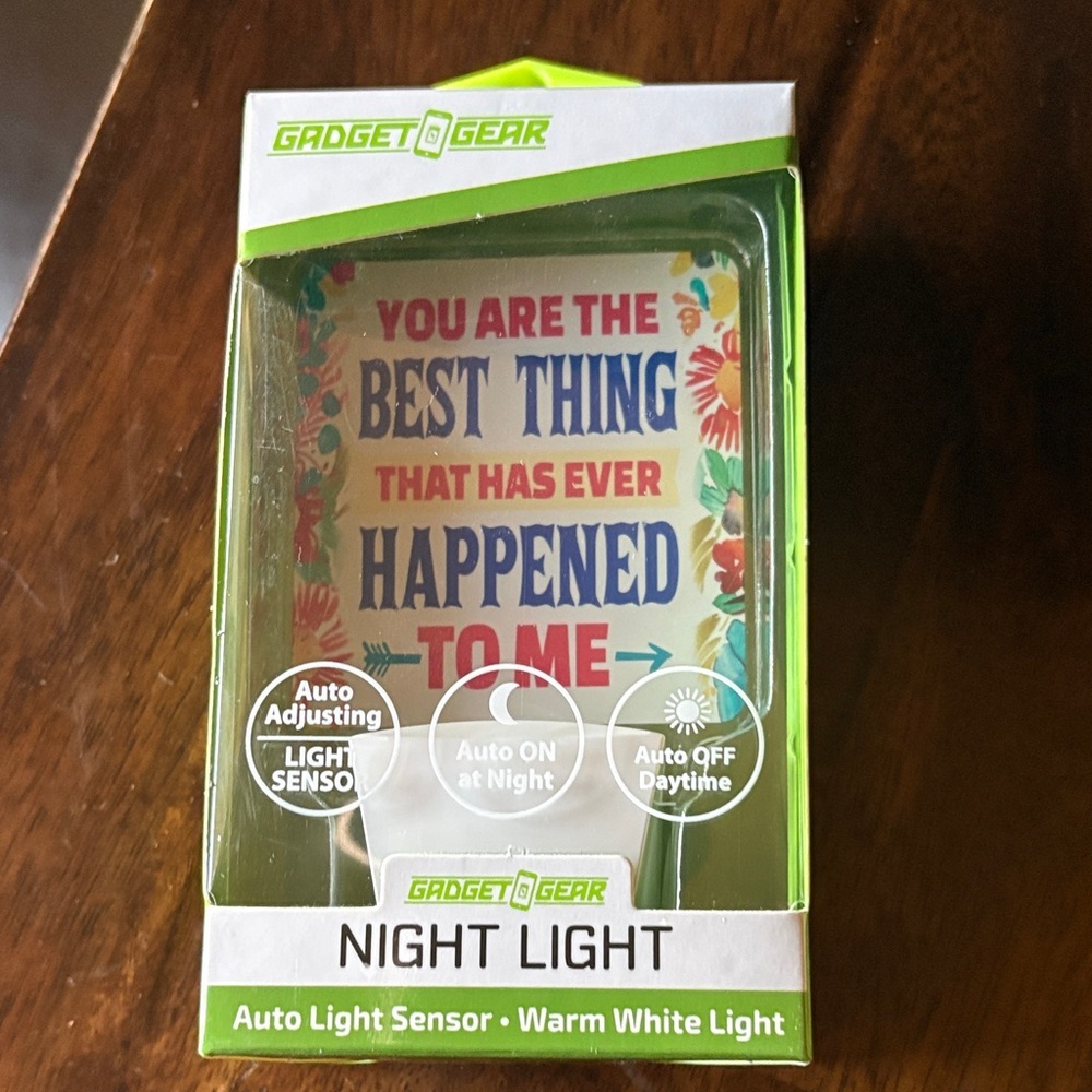 Night Light with Auto Light Sensor